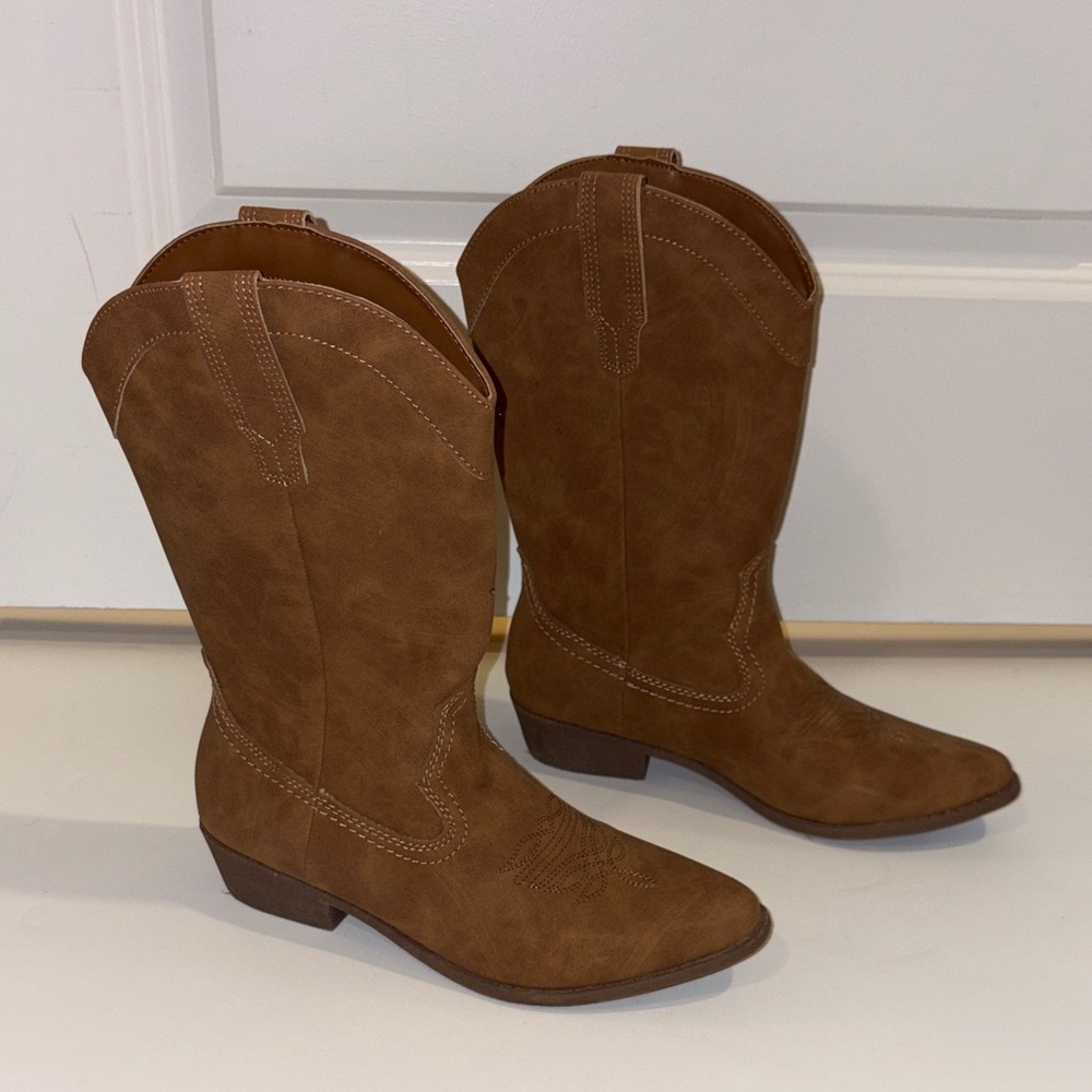 Arizona Jean Company Tan Heeled Boots